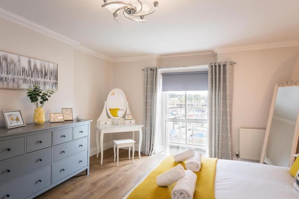 Blue Skies Apartment - Harbour Views Torquay Eksteriør billede